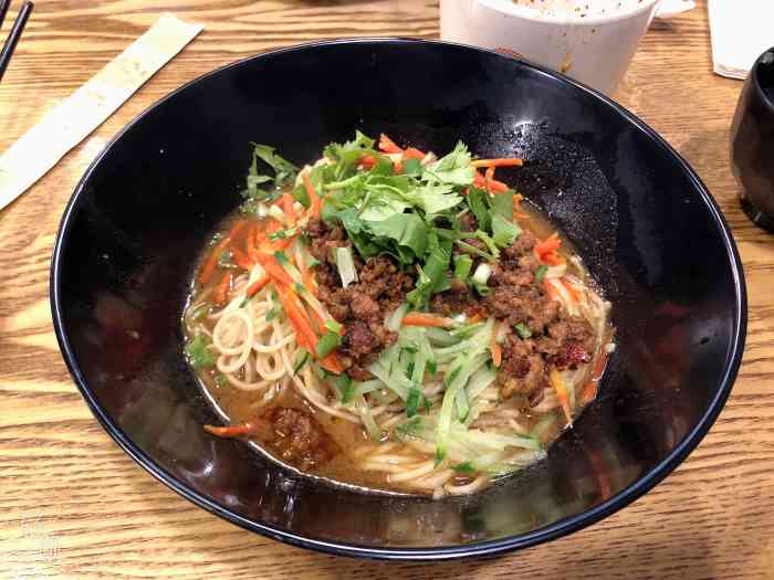 打分 弹子石老街泰昌路边一楼,看到牌子是馄炖,以为是薄皮的馄炖,结果