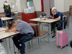 -李先生牛肉面大王(北京站售票厅餐厅)
