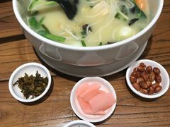 秀才米线-茶花妹子云南餐厅(传媒大学店)