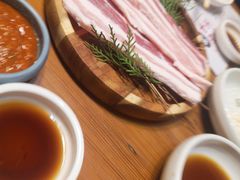 -草家酱蟹炭火烤肉店(珲春南路一店)