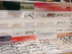 -爱视眸Eyeblling眼镜·依视路·蔡司镜片折扣店(百联南方商城购物中心)