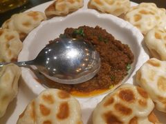 鲅鱼酱配石头饼-聚缘堂·海鲜私房菜(松岭路店)