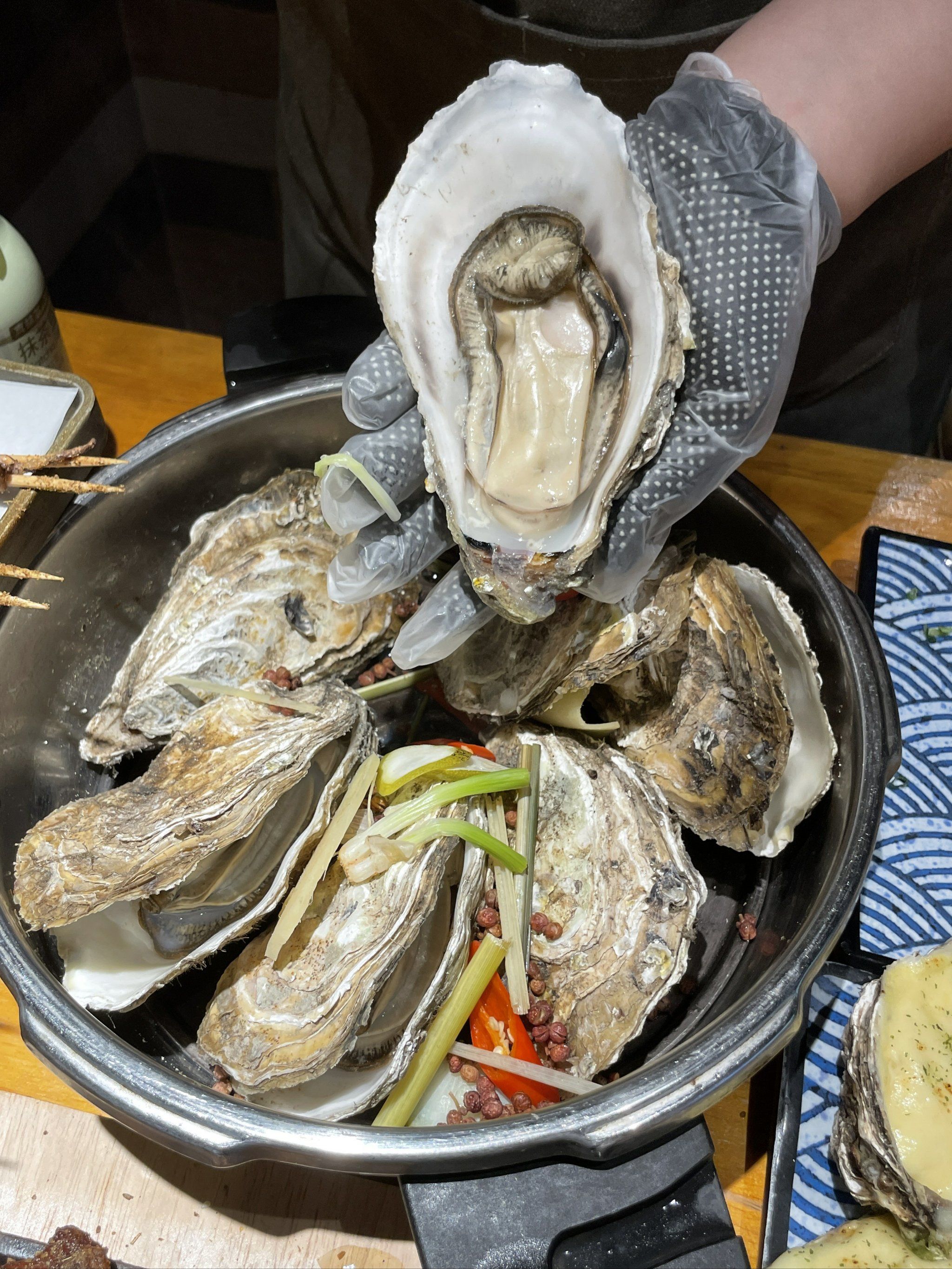 沁阳这家店回头客超多想吃你就来 原只蒸生蚝