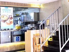 -灵芝妹子海鲜米线(劳动公园店)