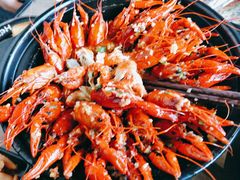 -he’s何师烧烤(世豪广场店)