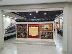 -毛泽东像章珍藏馆