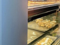 面包甜点陈列柜-鲍师傅糕点(江苏路店)