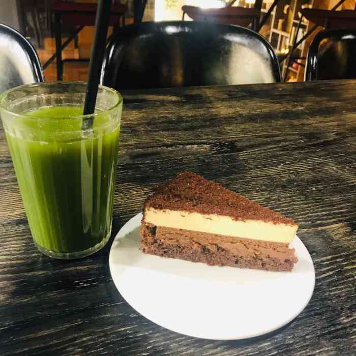 mint coffee(桂花城店)-"很喜欢的一家咖啡店!很安静! 「褐丝绒.