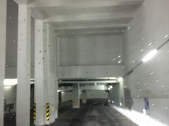 -新世界新丸中心-地下停车场