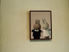 -Nathalie Djurberg与Hans Berg“牛皮纸包裹的月亮”-Prada荣宅当季展览
