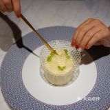 咸蛋黄融入奶油 整块的味道是很均匀平衡的