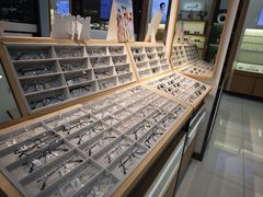 -光明眼镜·蔡司授权(徐泾店)