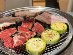 -围炉肉舍•炭烤活鳗•丹东海鲜烤肉(步行街店)