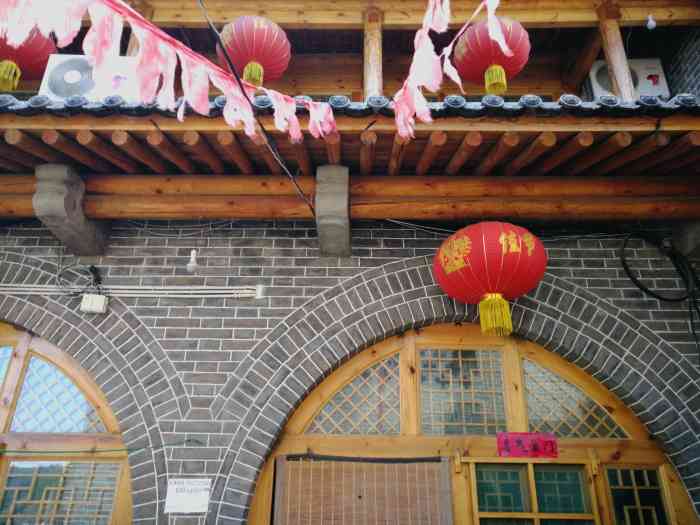 打分 酒店位置好,有古老的碛口古镇风貌,店主好客是一次开心的住宿.