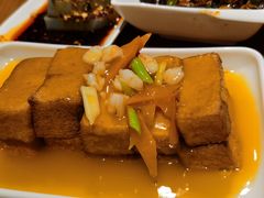 秘制鸡汁豆腐-隔壁老王·家常云南菜(花巷店)