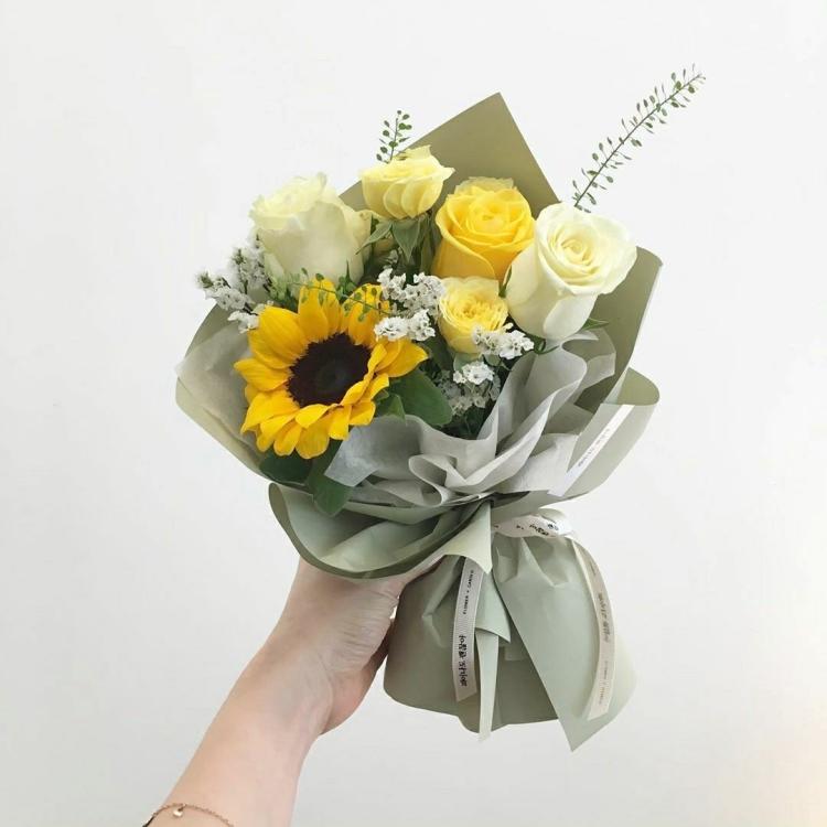 拾贰花屋 泛海城市广场店 好天气要买一束鲜花回家 前两天天气回 大众点评移动版