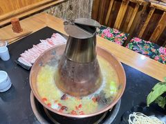 -果松木炭酸菜铜火锅·外婆参鸡汤