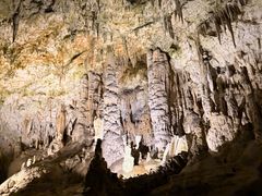 -波斯托伊纳溶洞