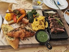 -Mark&Mars Restaurant