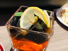 焦糖双色冰粉-鱼酷活鱼烤鱼(恒隆广场店)