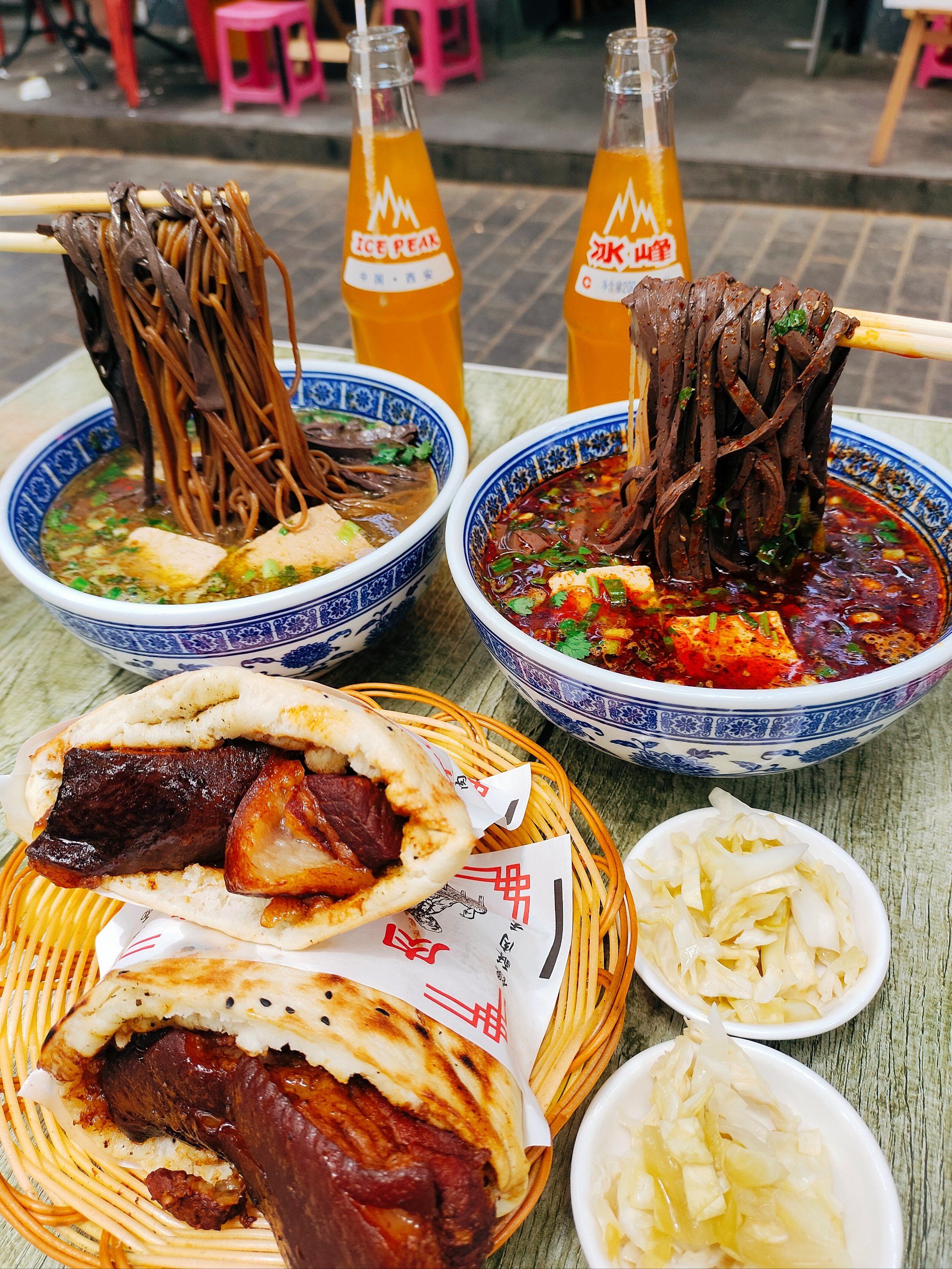 来西安必吃的粉汤羊血!