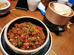 传统黑三剁配薄饼-雀舞云南菜(天津天河城购物中心店)