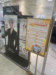 -罗亚帝造型·烫发染发