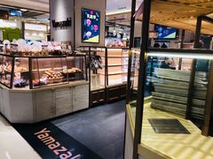 面包甜点陈列柜-山崎面包(静安久光店)