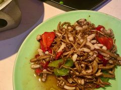 茶树菇炒鲜鱿-卯时·龙光雅宴·精致锡帮菜(惠山古镇店)