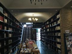 -钟书阁(松江泰晤士小镇店)