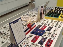 -J-Optical佳视明眼镜·蔡司视觉(青岛金茂览秀城店)