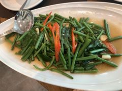 -Chom Cafe and Restaurant