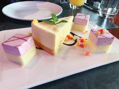 主厨甜品拼盘-YUE·6·西式融合餐厅(外滩六号店)