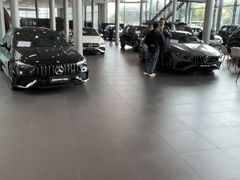 -成都中升之星奔驰4S店