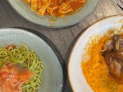 烟熏三文鱼青酱细意面-A30 BISTRO