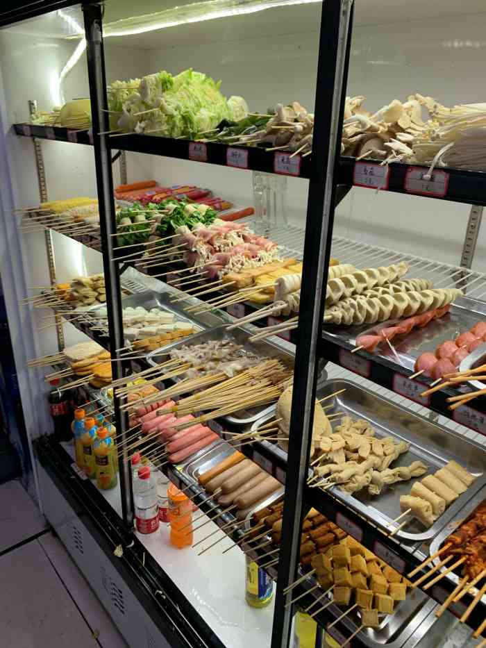 海亮李子炸串-"位置:他家在印象济南附近的一个小门头房里.