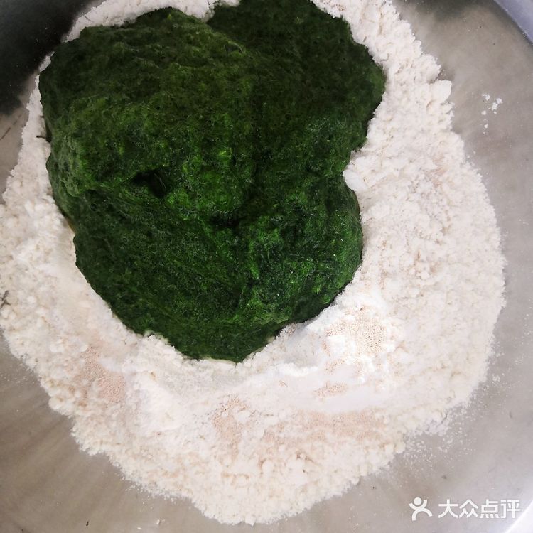 芹菜叶黑燕麦馒头