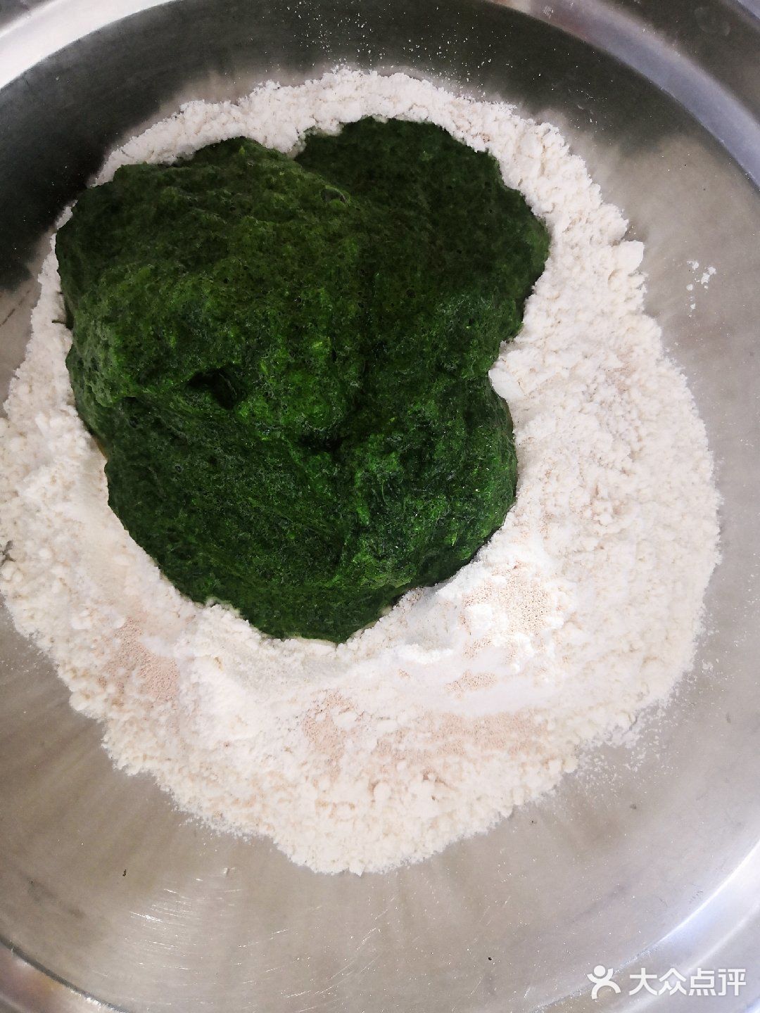 芹菜叶黑燕麦馒头