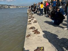 -多瑙河畔鞋履雕塑