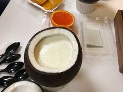 -志龙皇冠吃货椰子铺