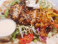 照烧鸡肉配牛油果拉法沙拉-HELLO 27 意面·沙拉·帕尼尼