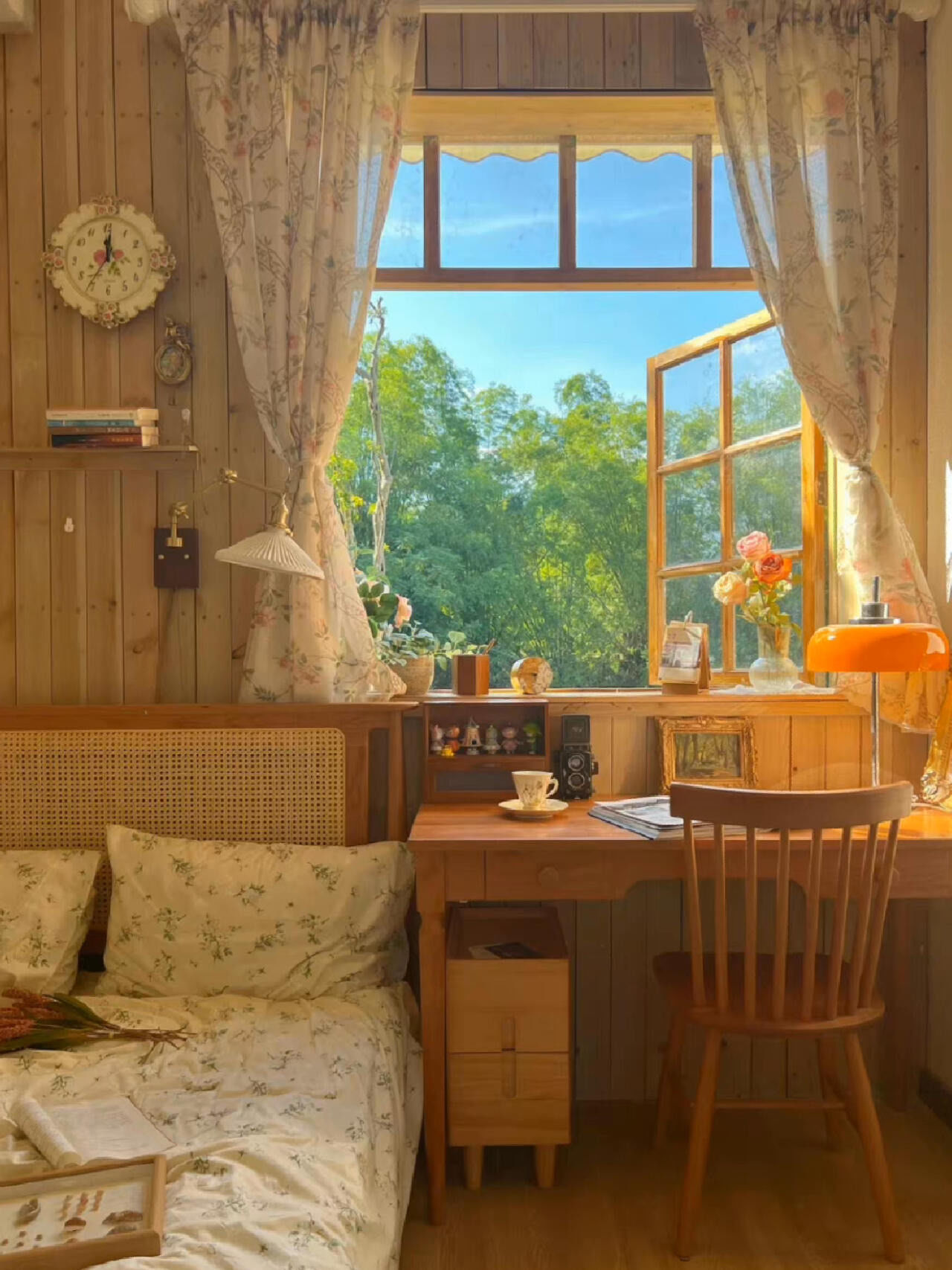 温暖的阳光,住在这样的房间里简直少女心满满,脑海里都是动漫里的画面