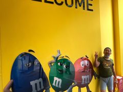 -m豆巧克力世界(上海世茂广场店)