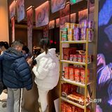 佩服张兰一把年纪了还为开业跳科目三，结果真是火爆