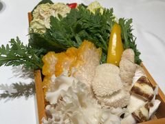 -京彩臻品火锅