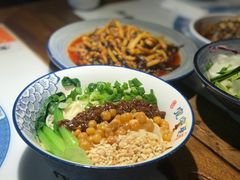 牛肉臊子担担面-宽窄巷成都菜(青岛路万达广场店)