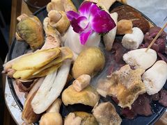 -一朵菌·野生菌探索家火锅(南亚店)