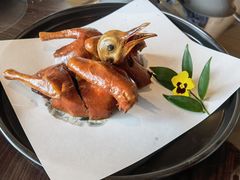 脆皮乳鸽-名佳荟