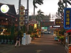 -三亚火车头万人海鲜广场