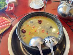 -鲁朗纳麦石锅鸡庄园